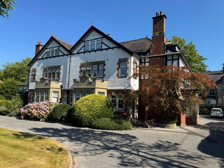 2 bed flat to rent in Rutland Drive, Harrogate