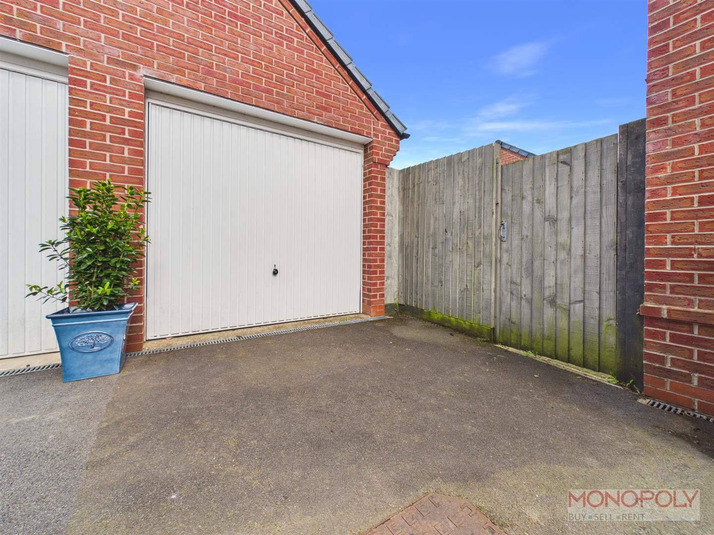 Moss Wood Court, New Broughton, LL11, photo 18