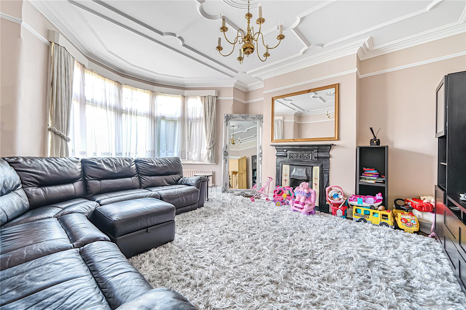 Lodge Drive, Palmers Green, London, N13, photo 3
