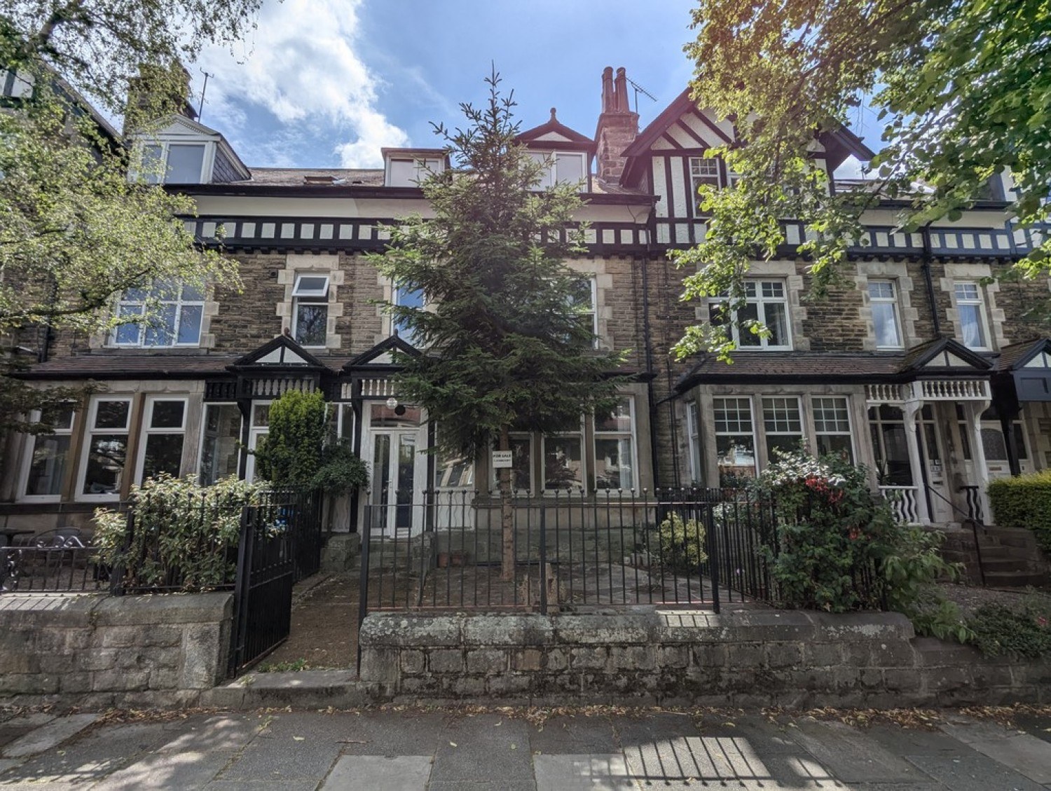 6 bed terrace for sale in Harrogate