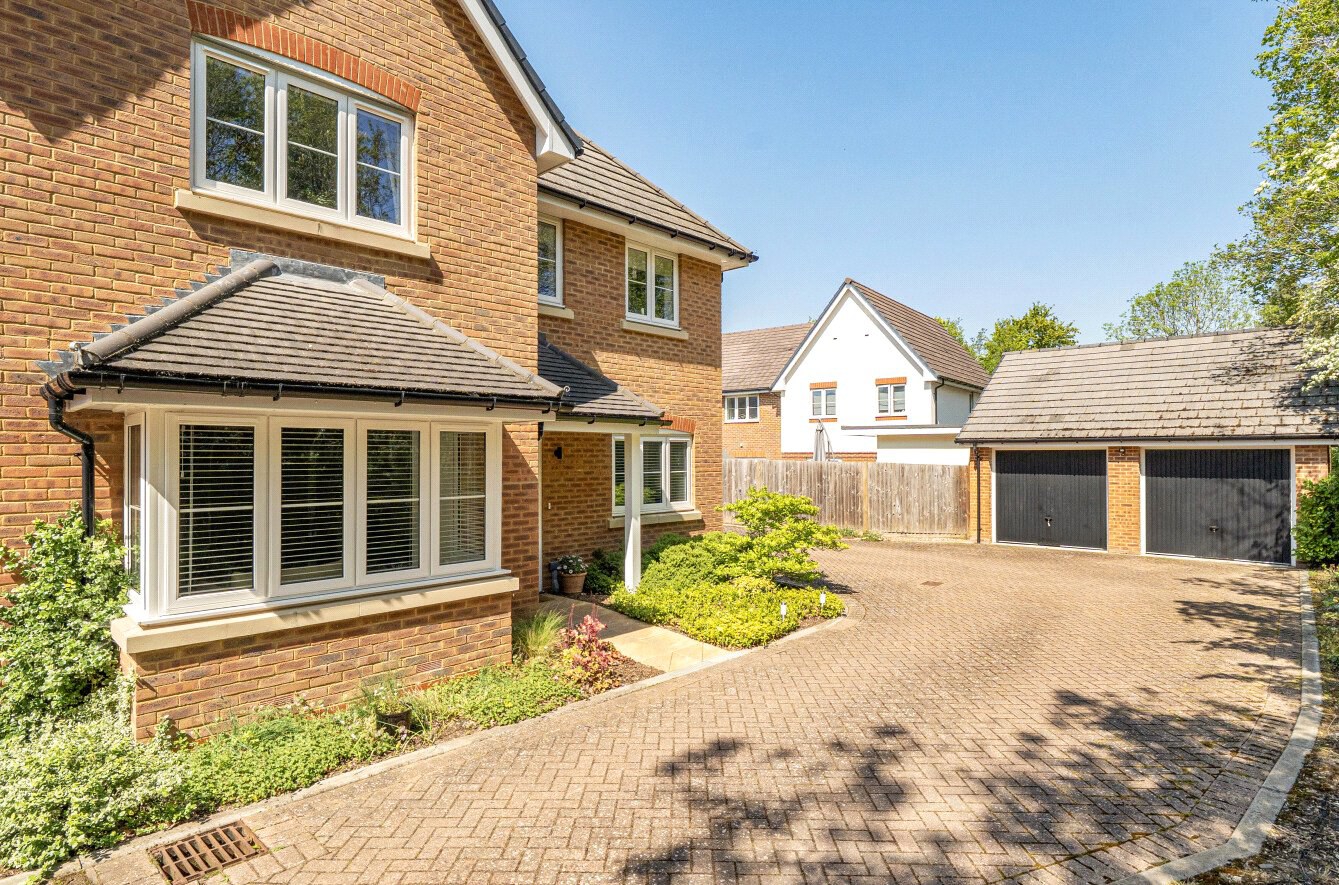 Unwin Close, Hook, Hampshire, RG27