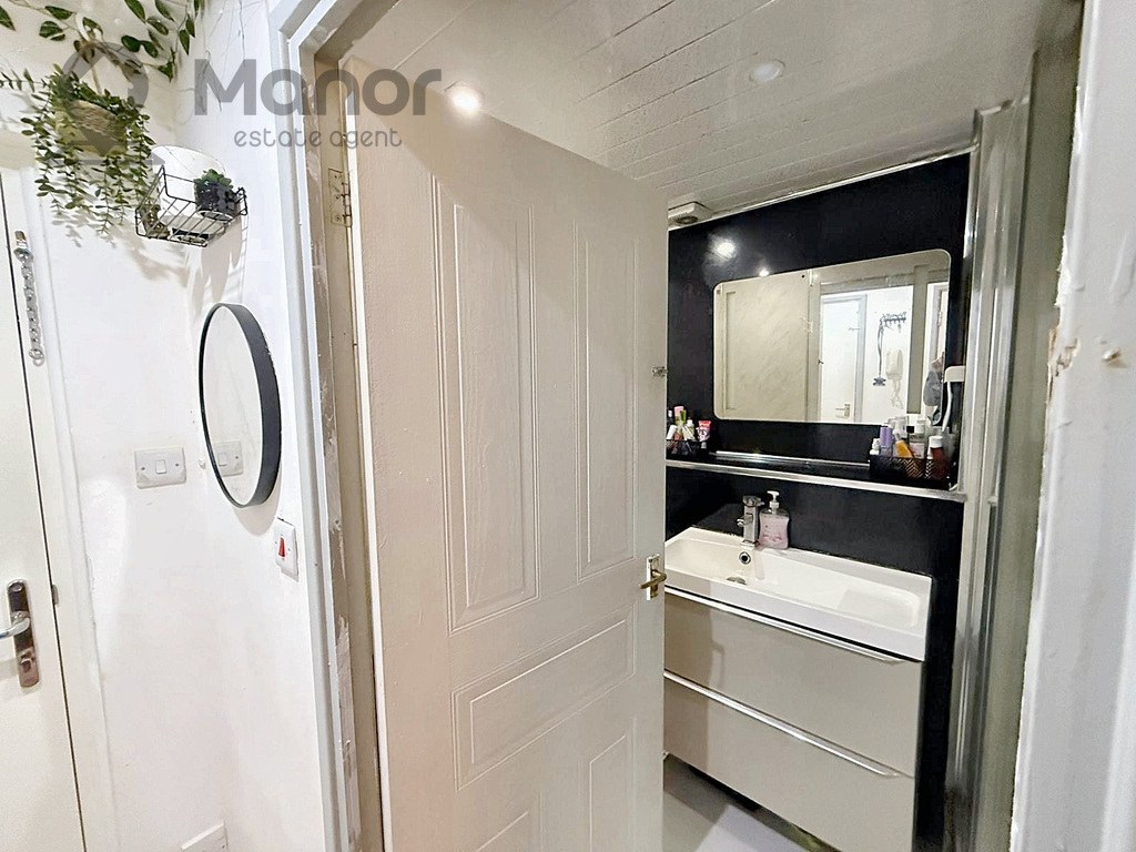 Ashdown Court, Harts Lane, Barking, IG11 8LE, photo 6