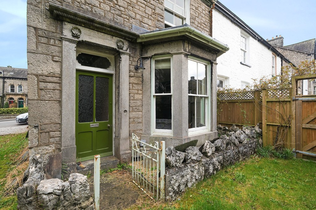 2 Sedbergh Road, Kendal, Cumbria, LA9 6AD