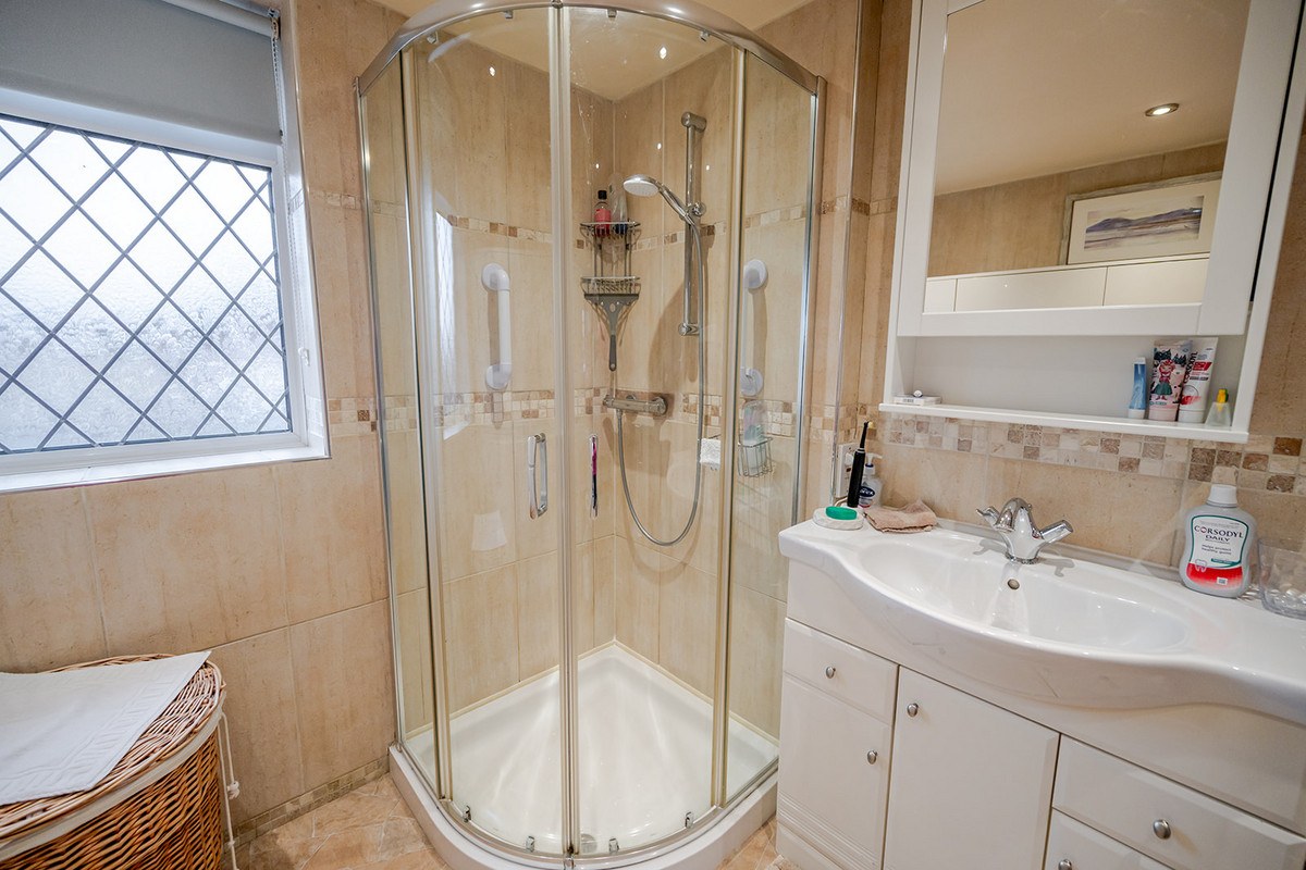 Spen Lane, Leeds, LS16, photo 28