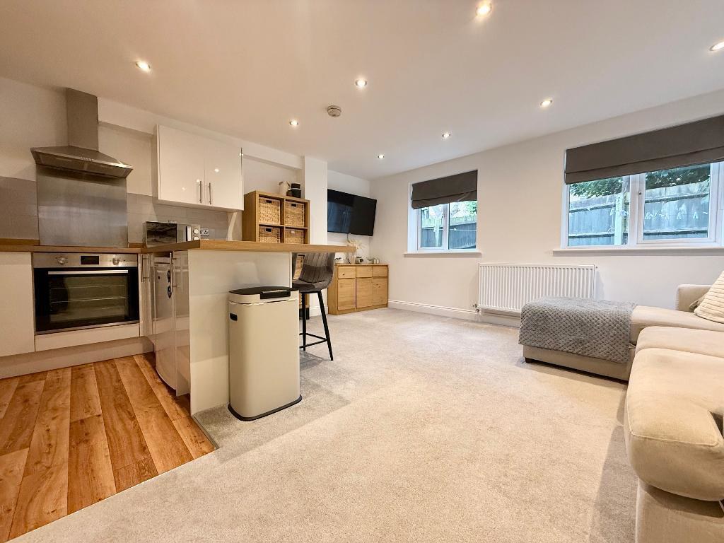 Chester Mews, Luton, LU4