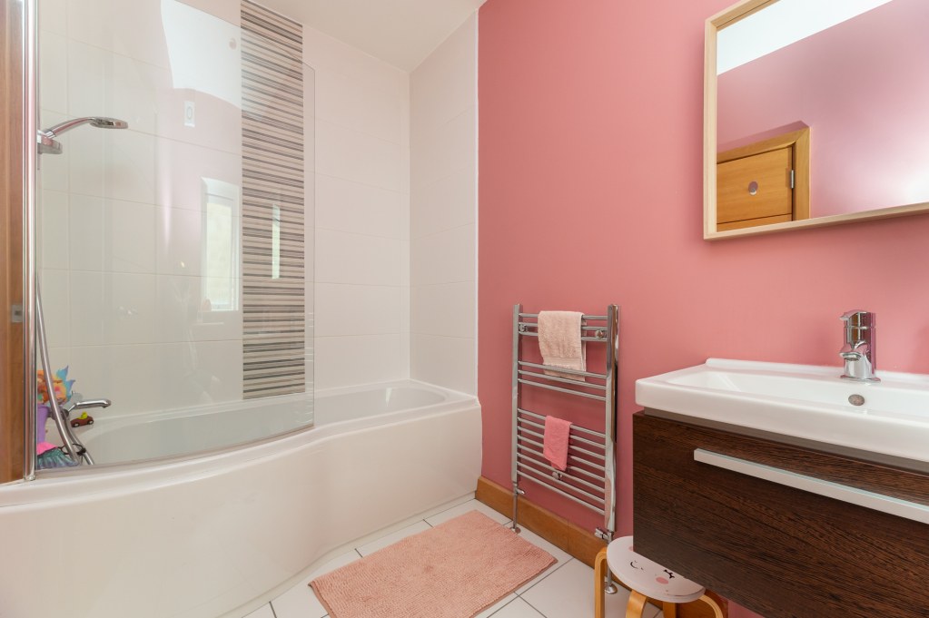 College Gardens, Bingley, West Yorkshire, BD16, photo 43