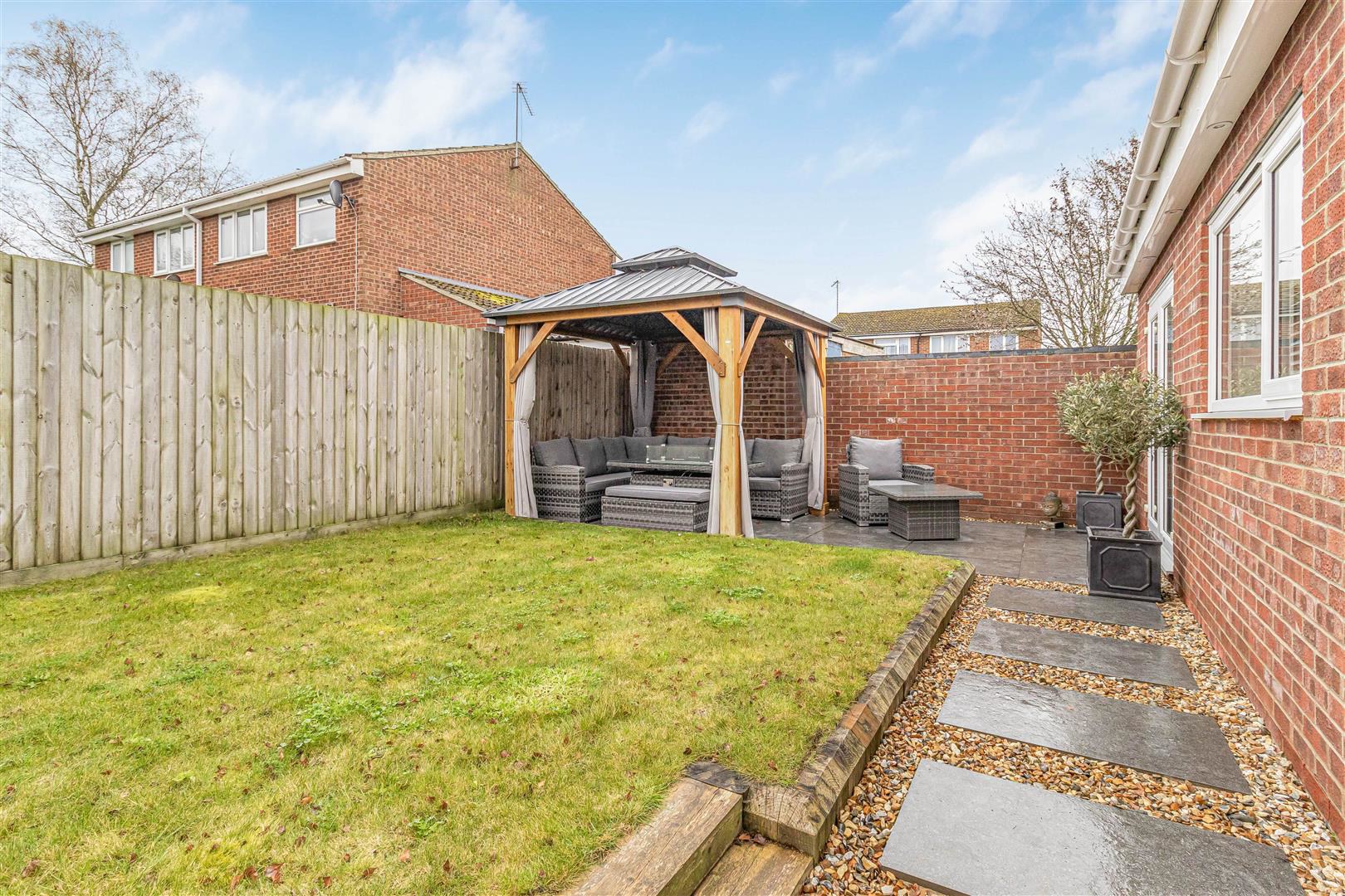 Honeysuckle Close, Red Lodge, photo 17