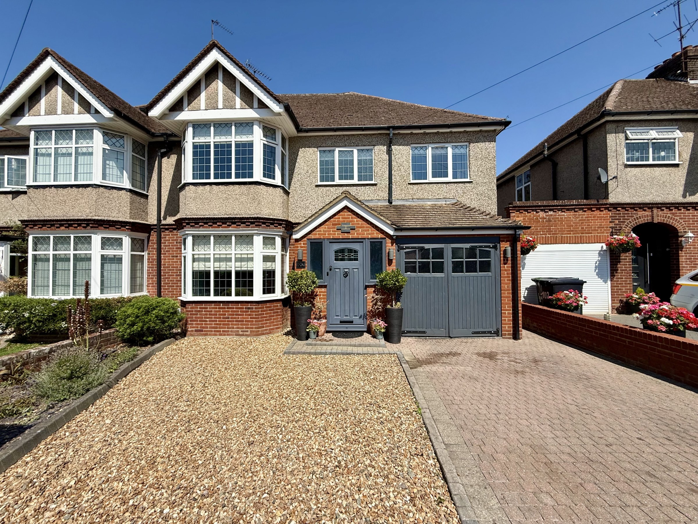 Elmwood Crescent, Luton, LU2