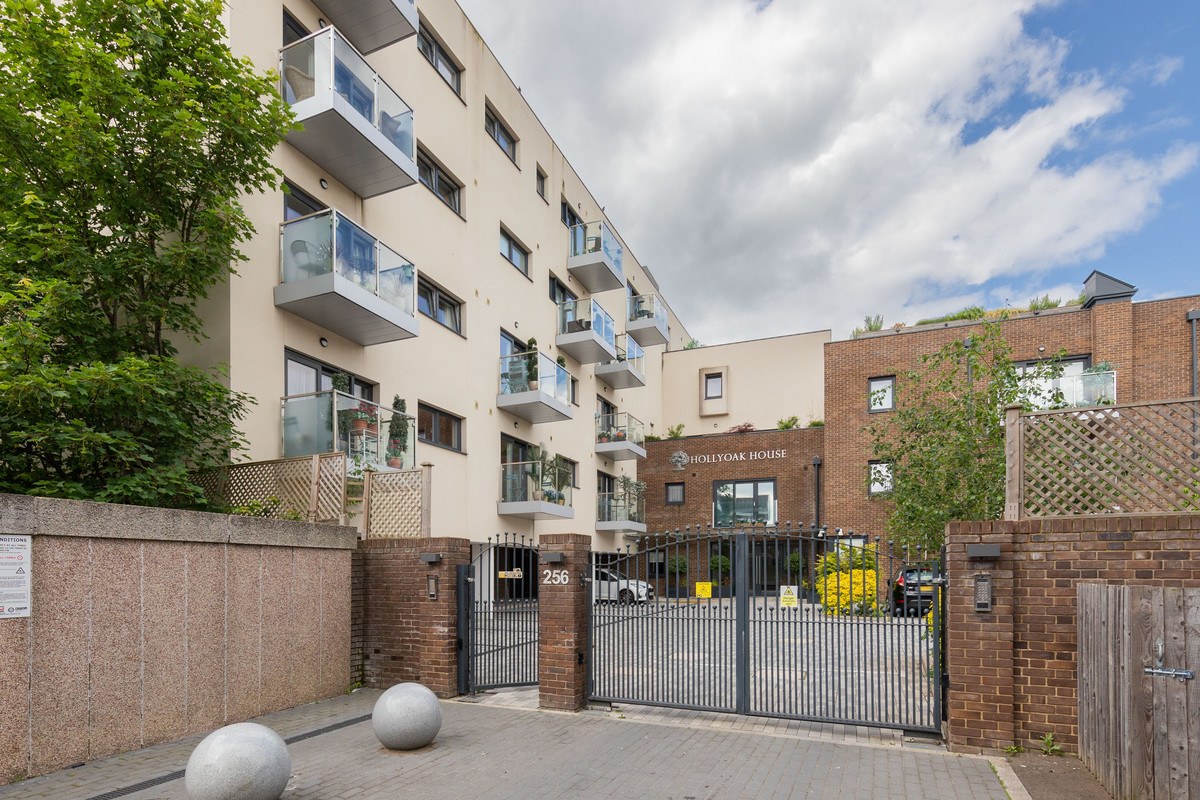 High Road, Loughton, IG10, photo 19