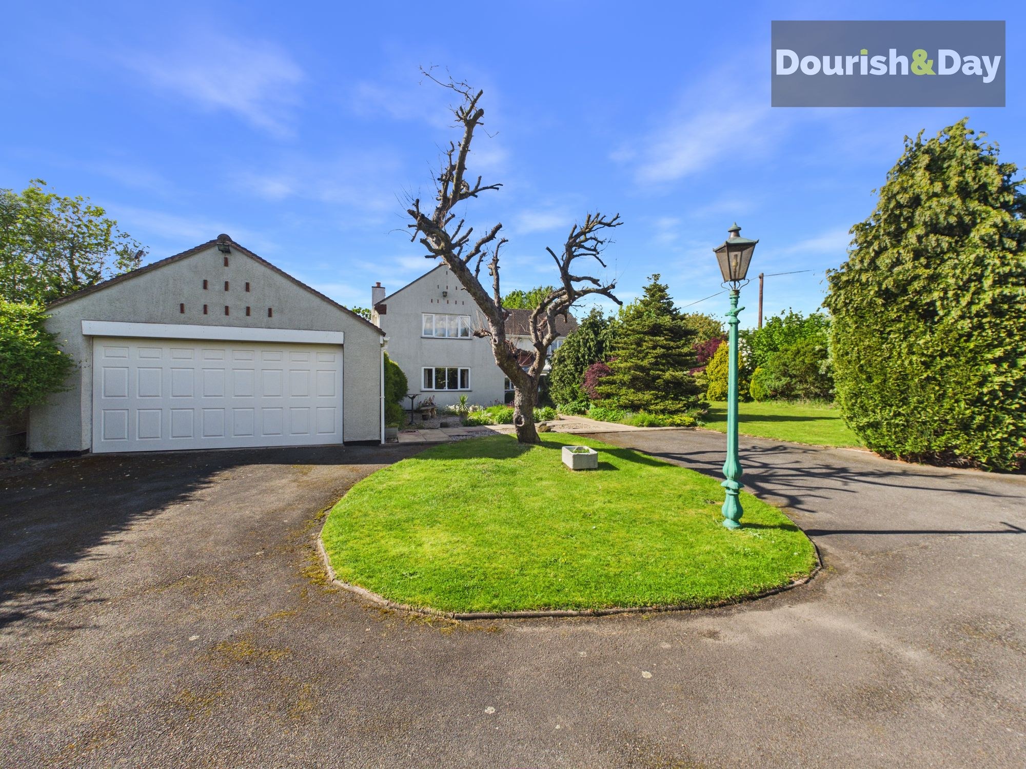 detached house for sale in Kings Road