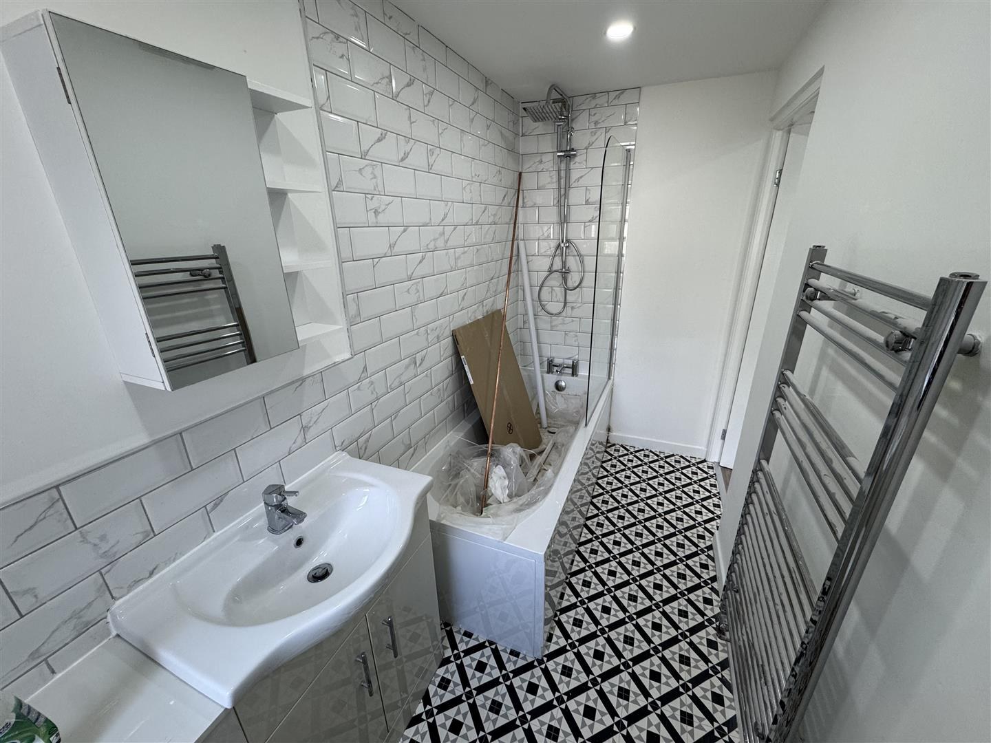 House - Terraced For Rent Llewellyn Street