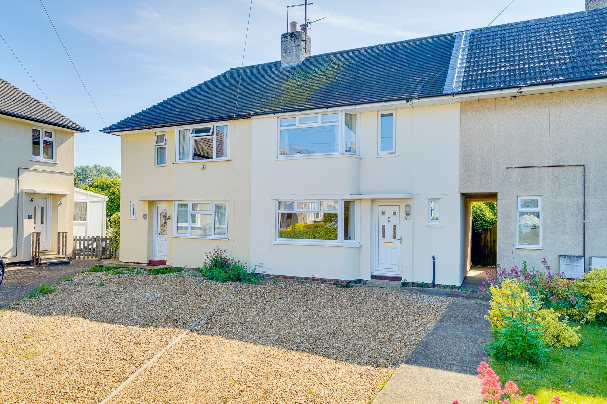 terraced house to rent in Little Farthing Close