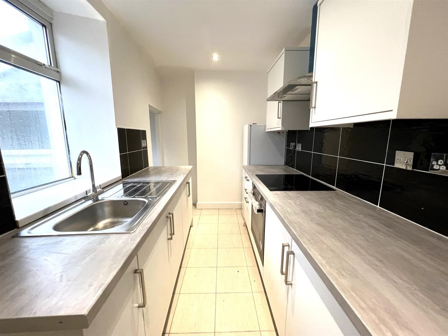 House - Terraced For Rent Cross Street