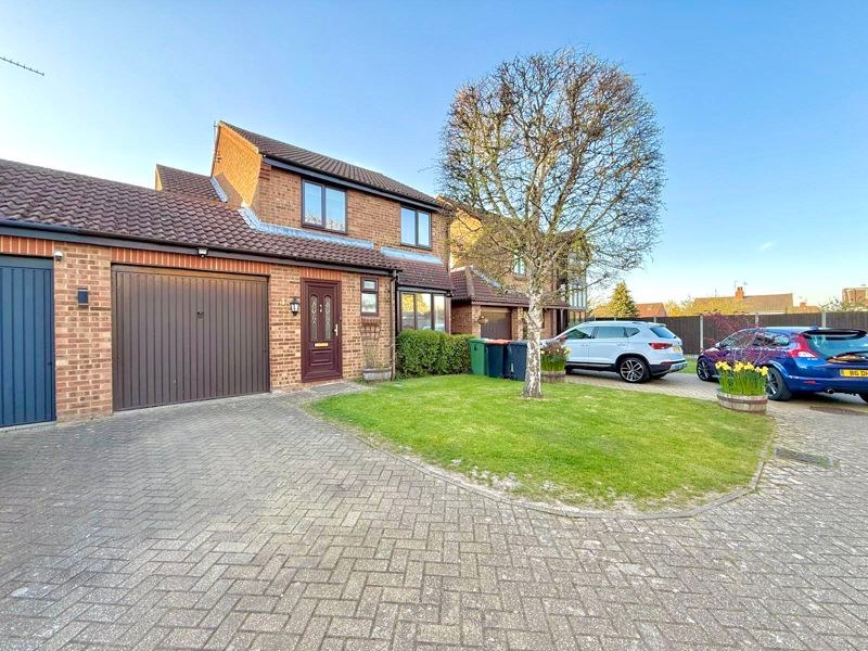 Highfields CloseDunstable LU5 4QE