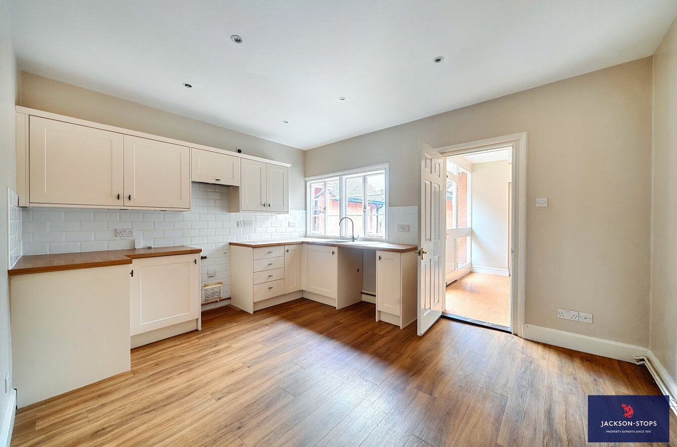 Dukes Cottages, Watling Street, Little Brickhill, Buckinghamshire, MK17, photo 3