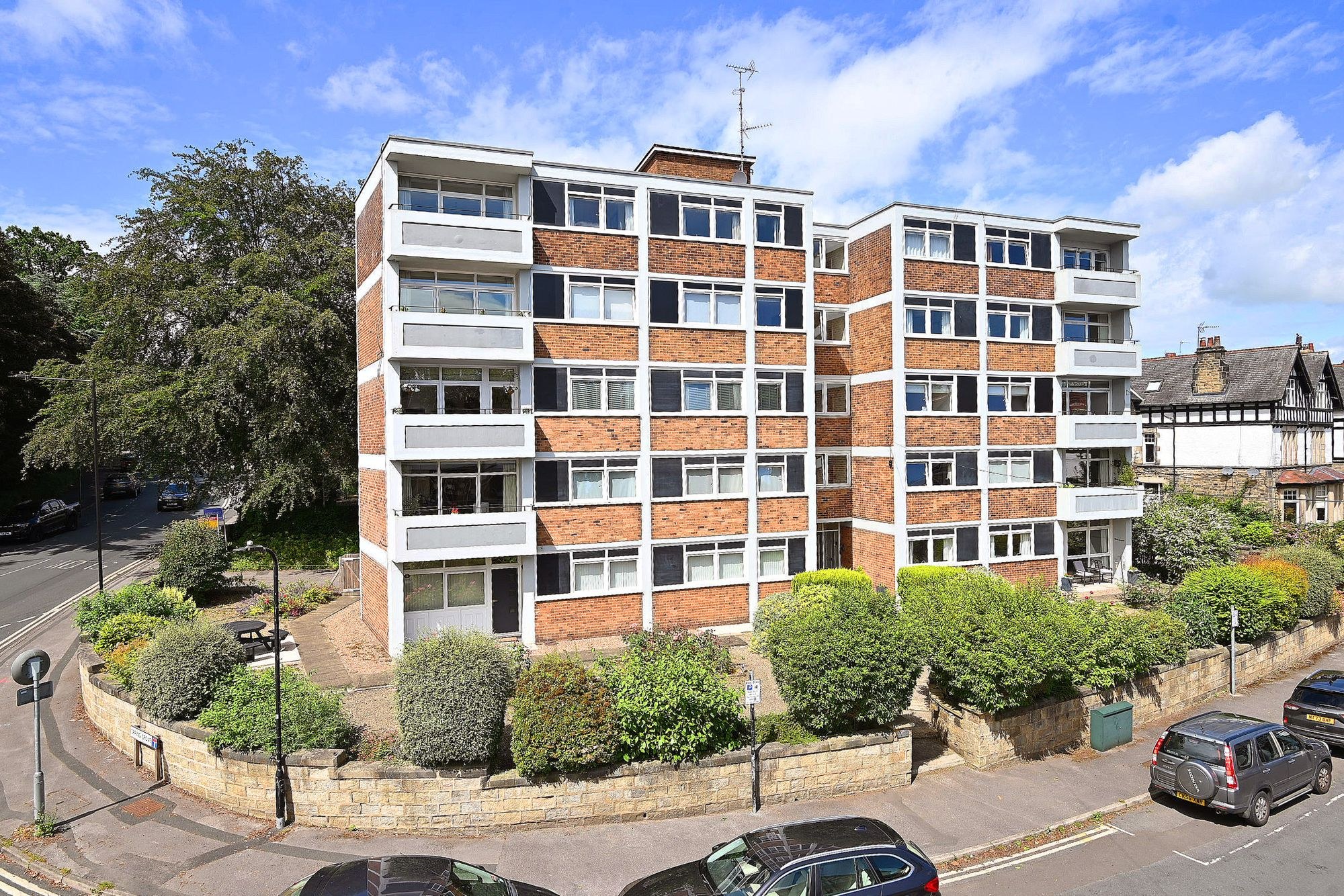 2 bed home for sale in Majestic Court Spring Grove, Harrogate