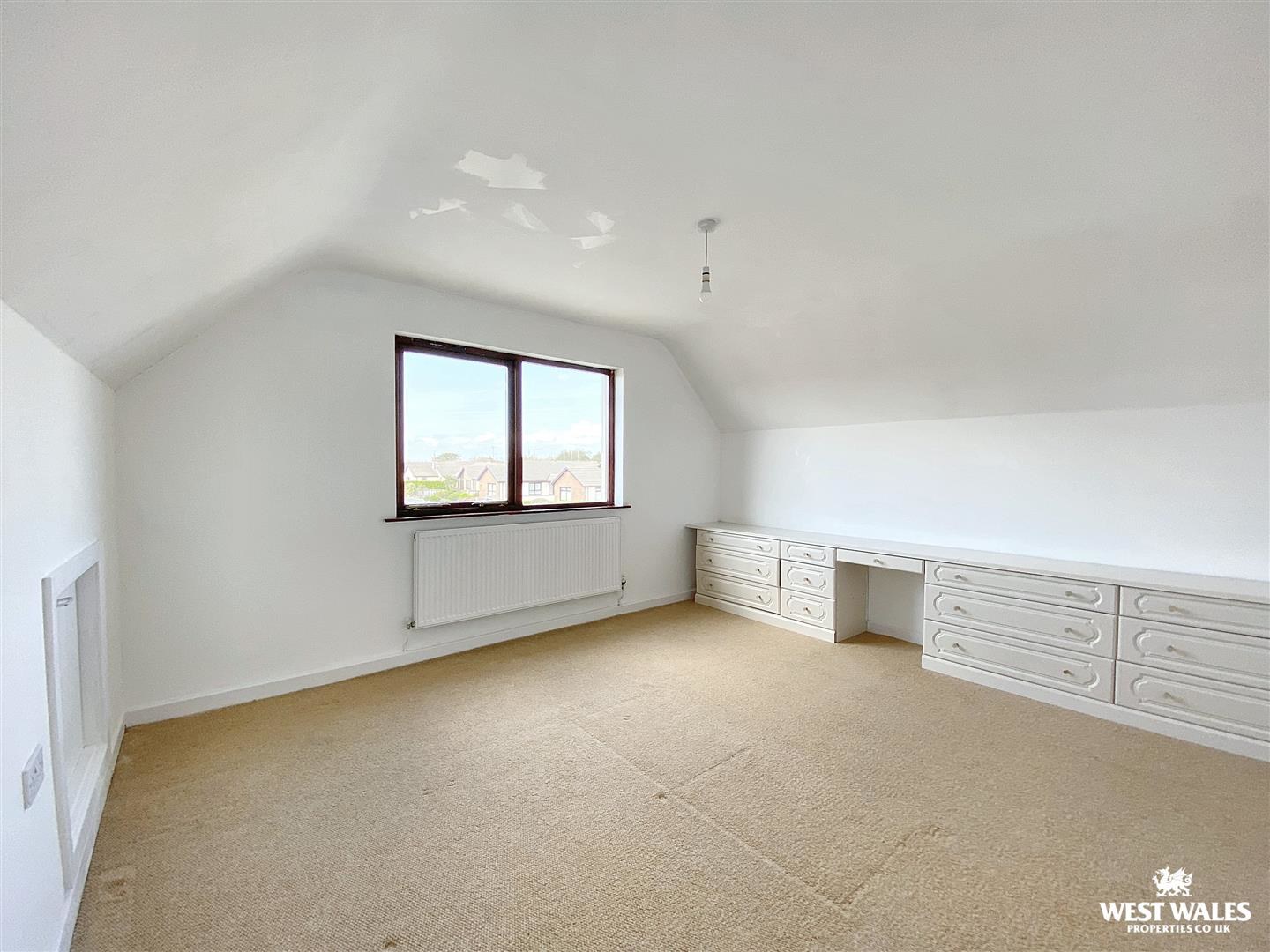 Cenarth Close, Pembroke Dock, photo 12