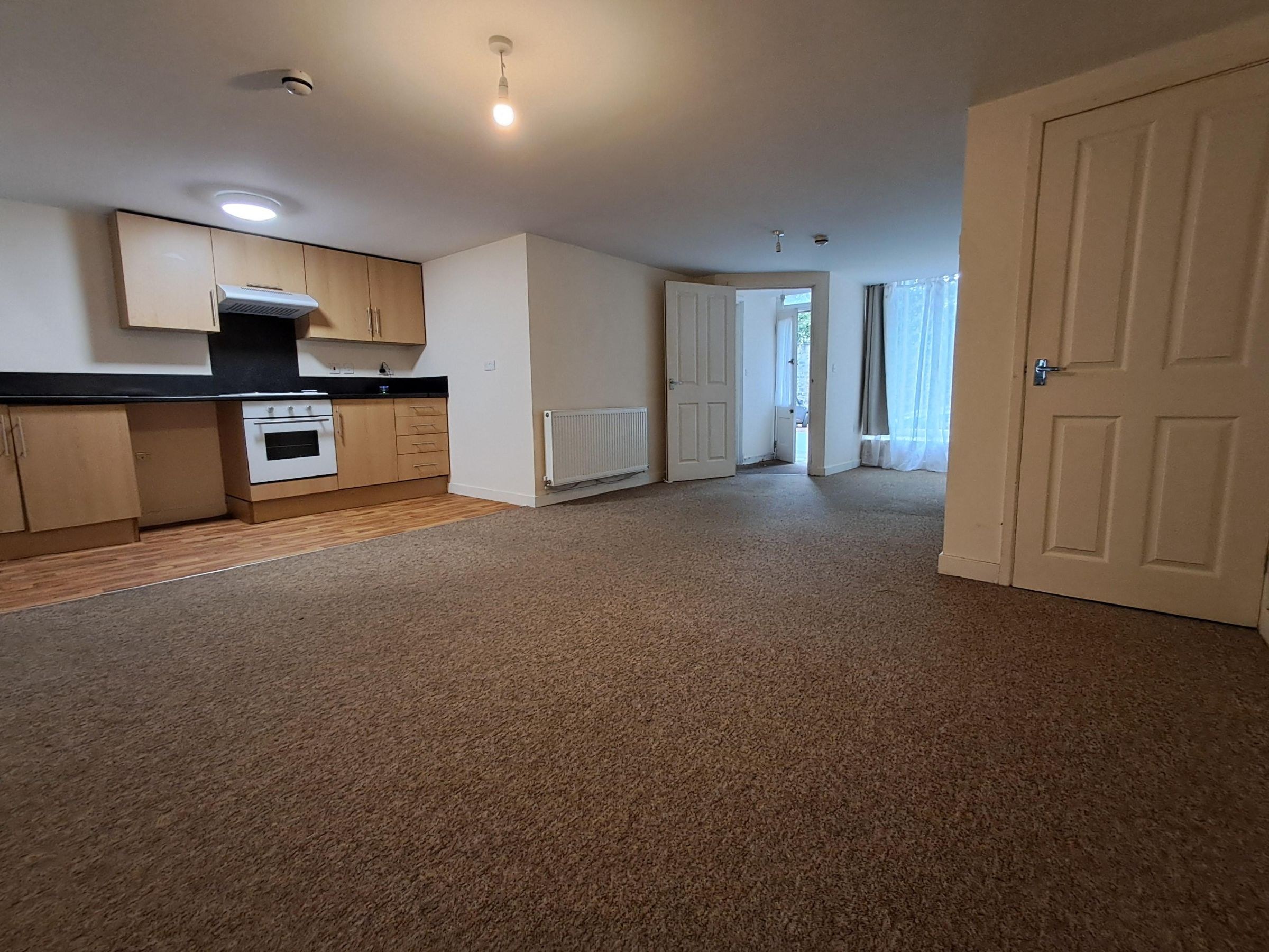 flat to rent in Commercial Row