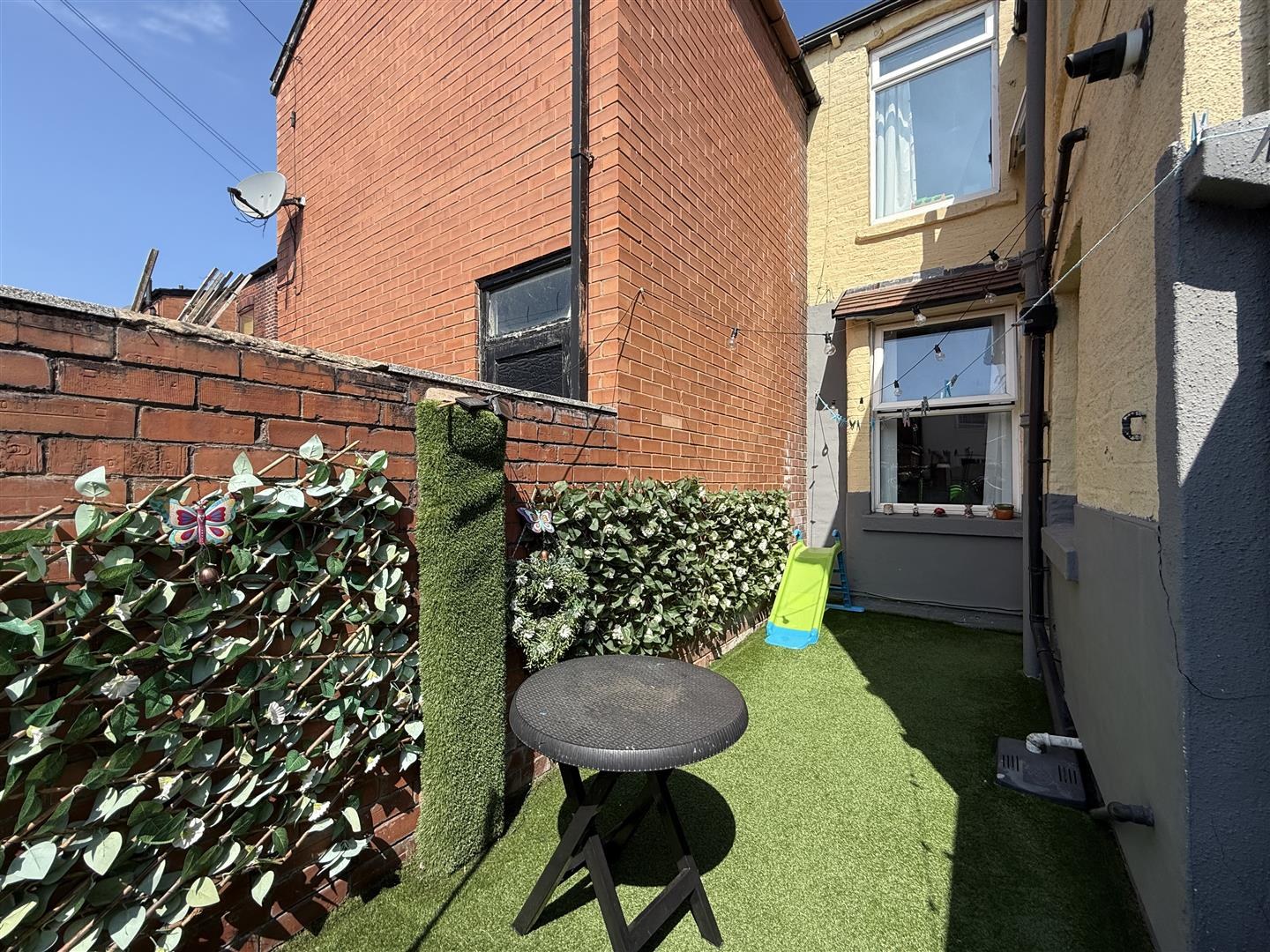 House - Mid Terrace for sale Hope Street