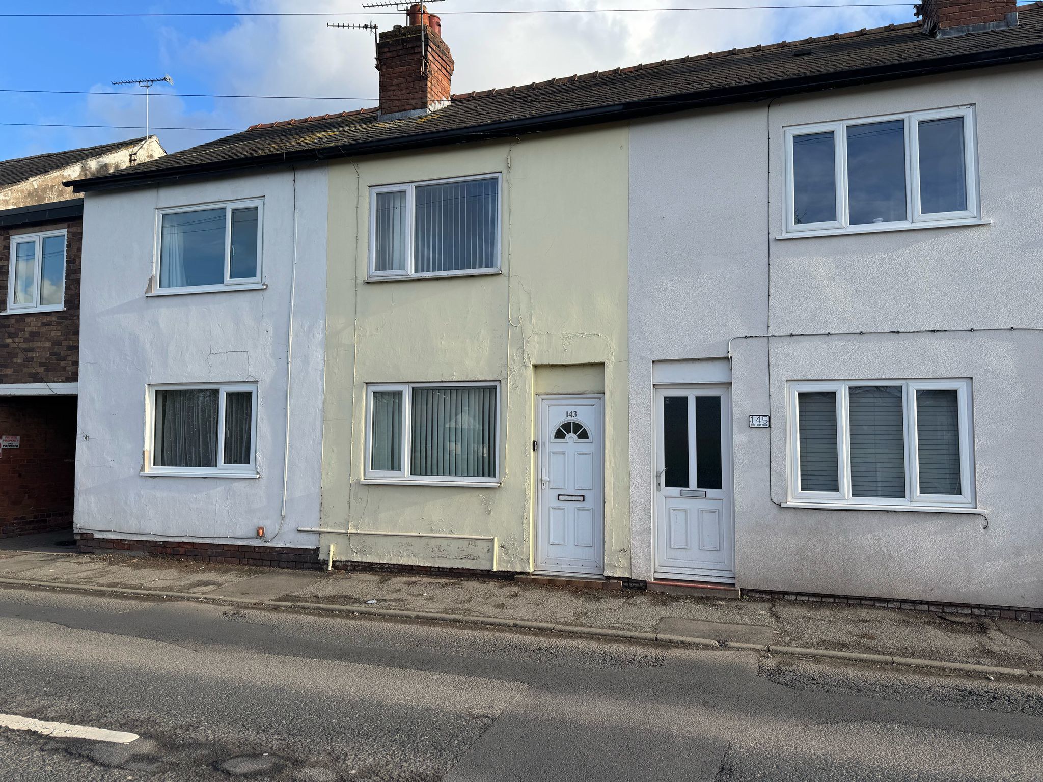 Main Road, Broughton, CH4