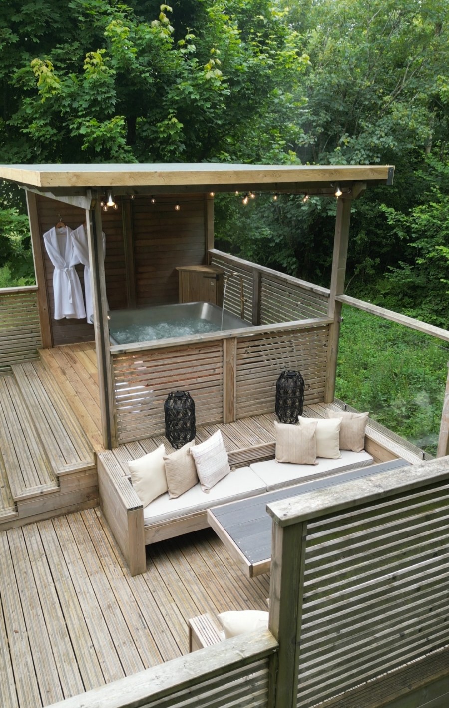 CHARTEROAK (Stonerush Ltd)1 Saxon House