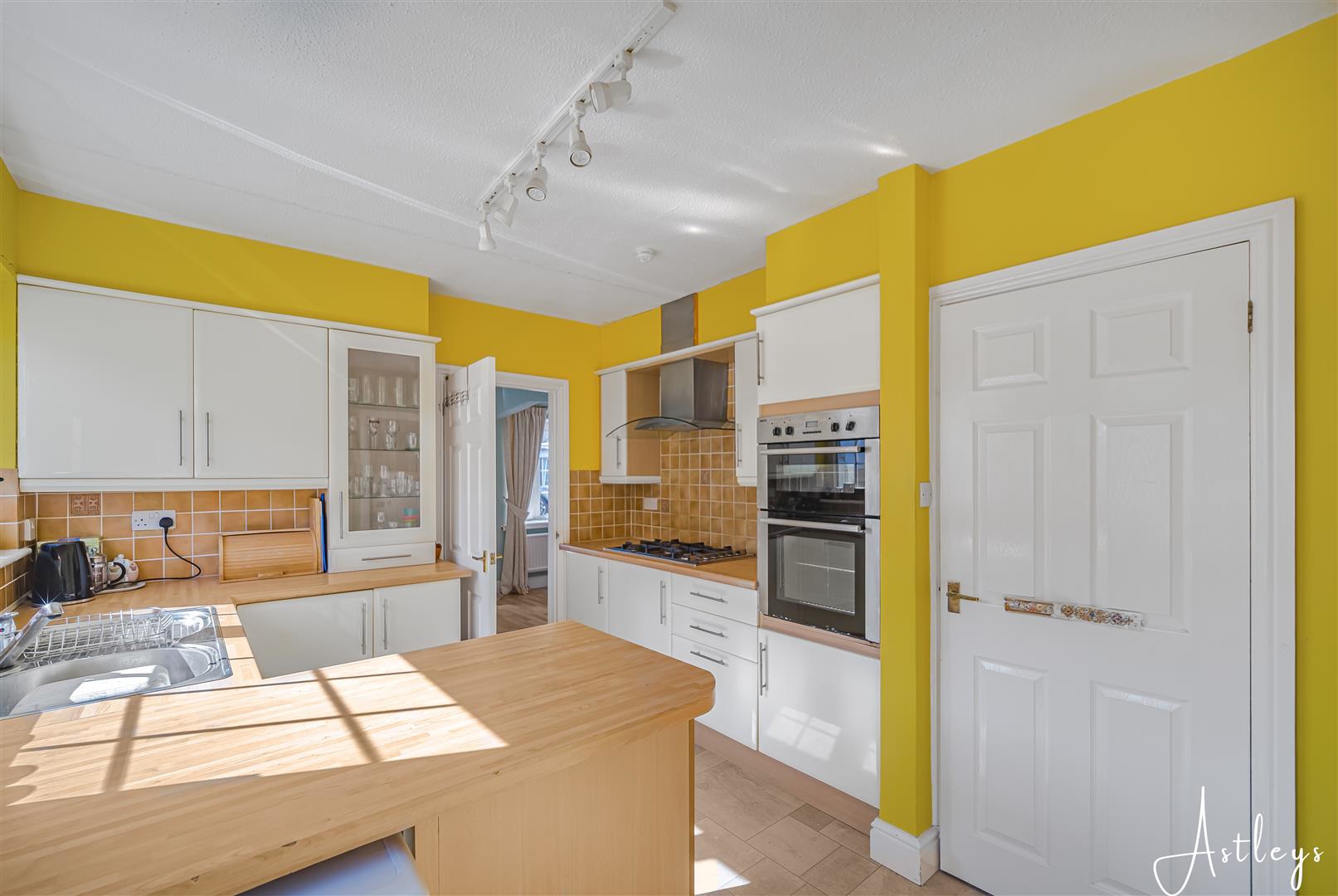 Long Acre Court, Bishopston, Swansea, photo 3