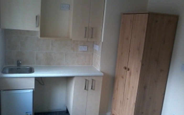 studio flat to rent Cradley Heath