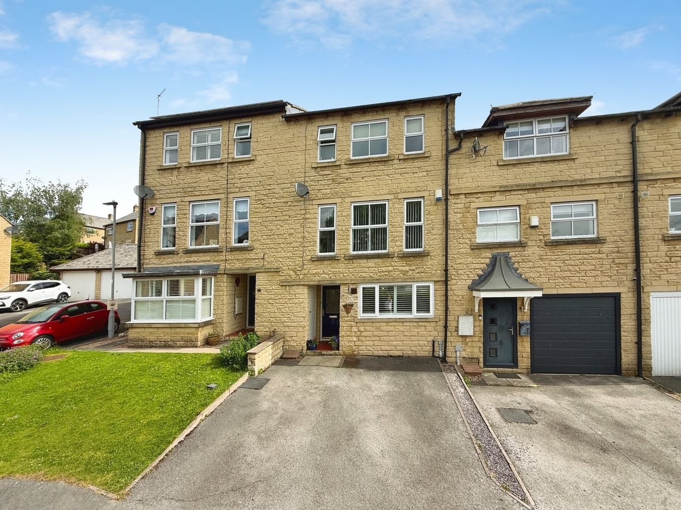 Paslew Court