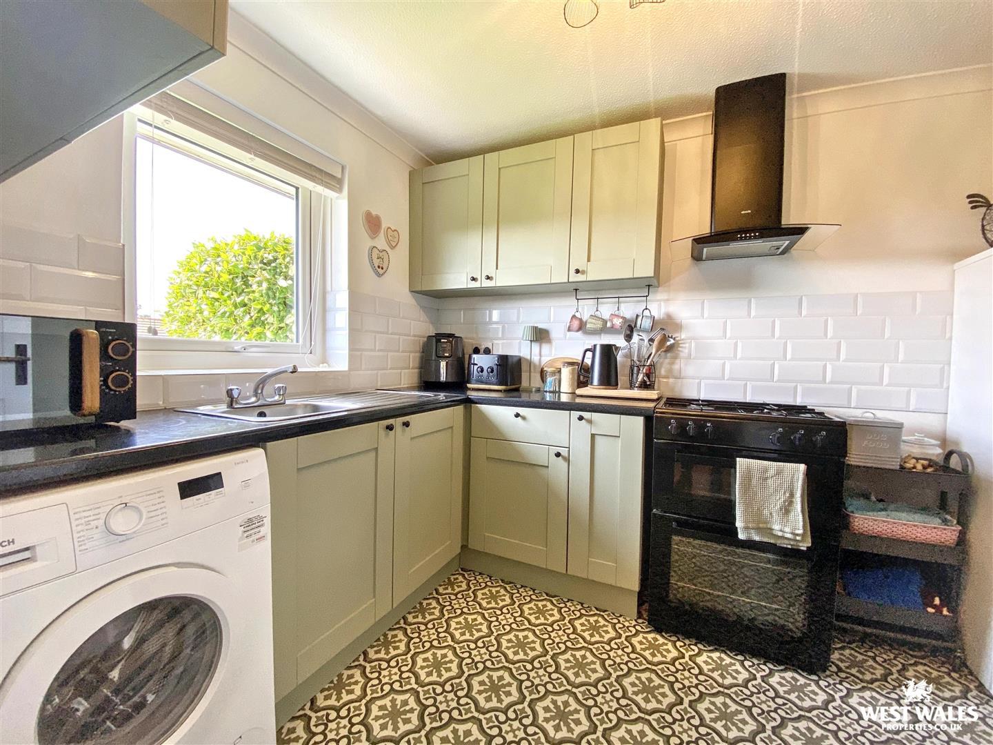 Oakfield Drive, Kilgetty, photo 5