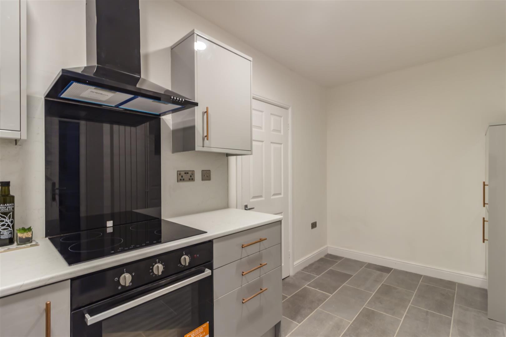House - Terraced For Rent Tynybedw Street