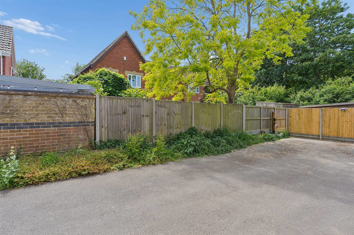 Honeysuckle Way, Herne Bay, photo 14