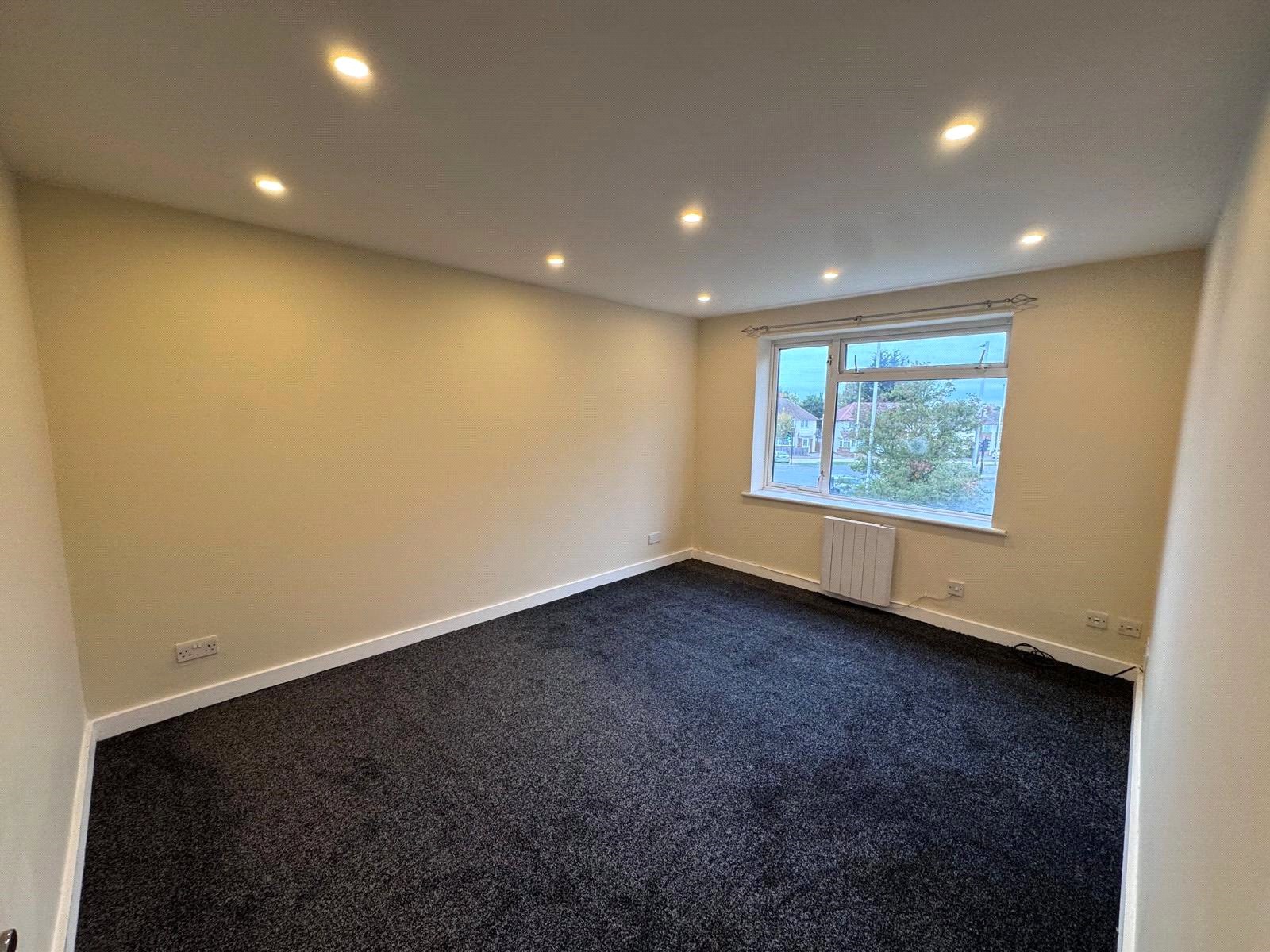 Aintree Close, Uxbridge, Greater London, UB8, photo 2