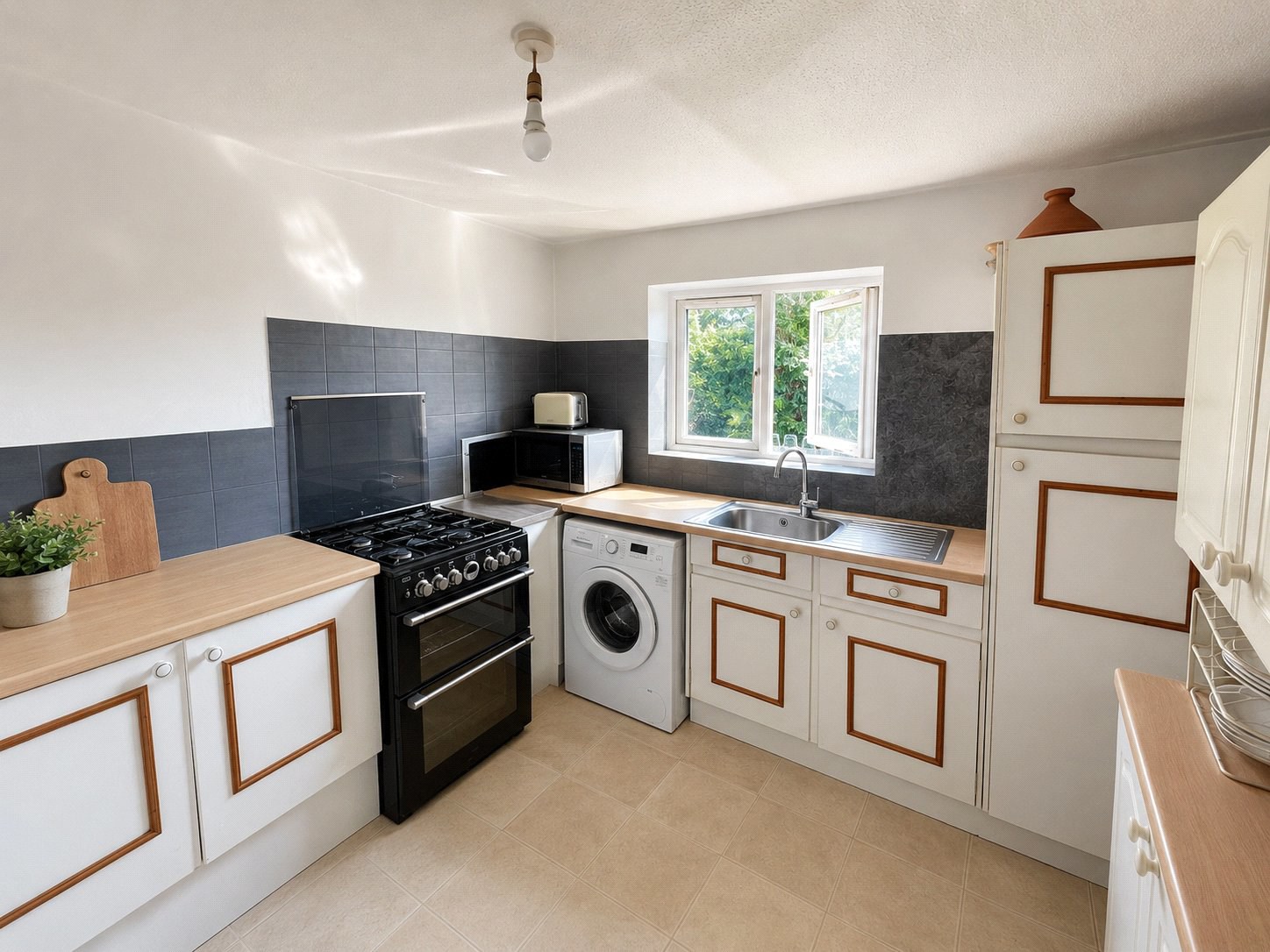 Channel Close, Hounslow, Greater London, TW5, photo 4