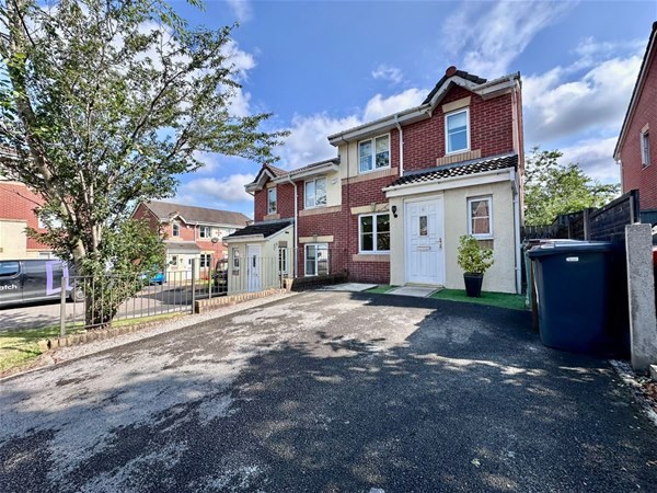 Lawndale Close