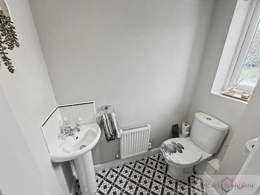 3 Clover Grove, Leekbrook, photo 12