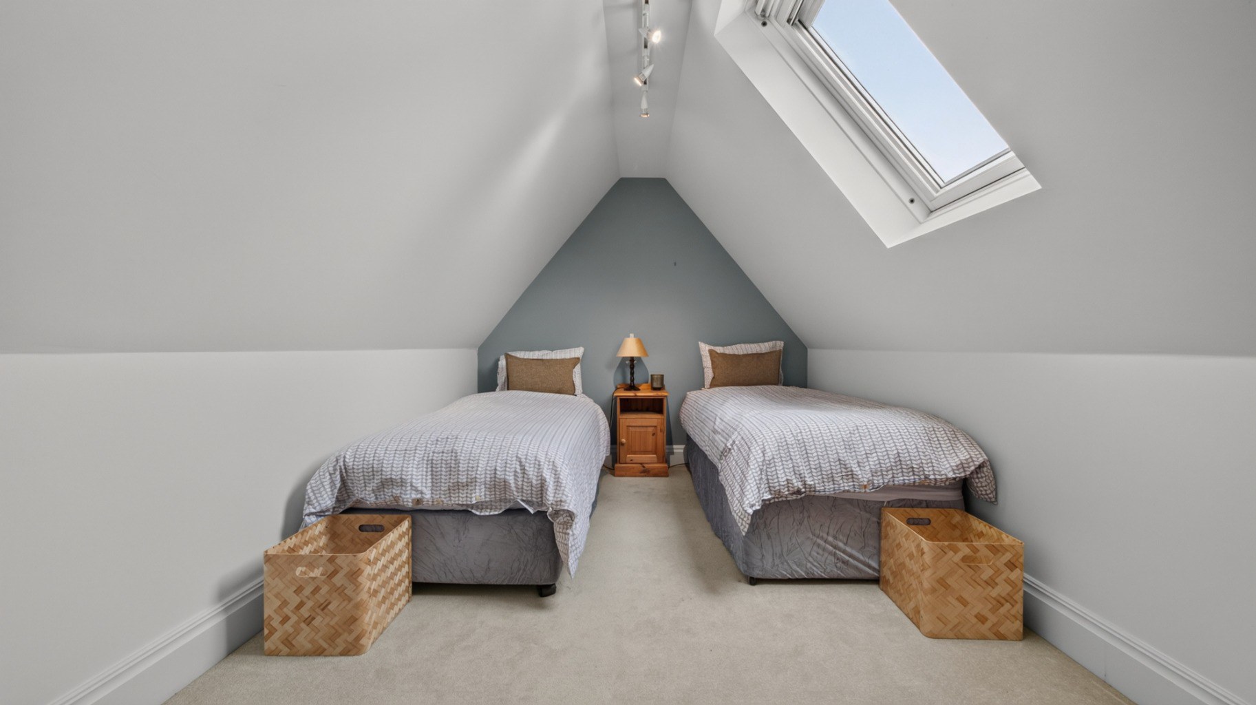 Farnham Road, Ewshot, Farnham, Hampshire, GU10 5AE, photo 31