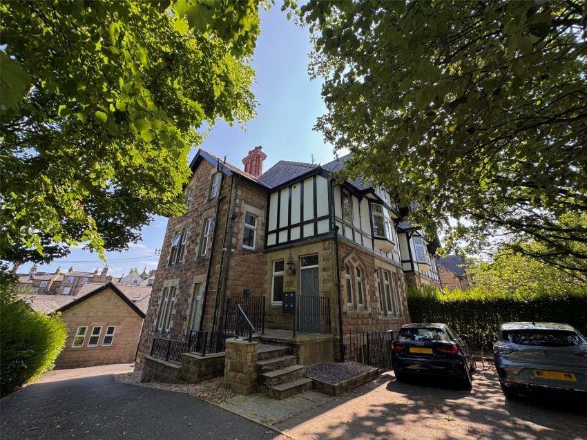 2 bed flat to rent in York Road, Harrogate