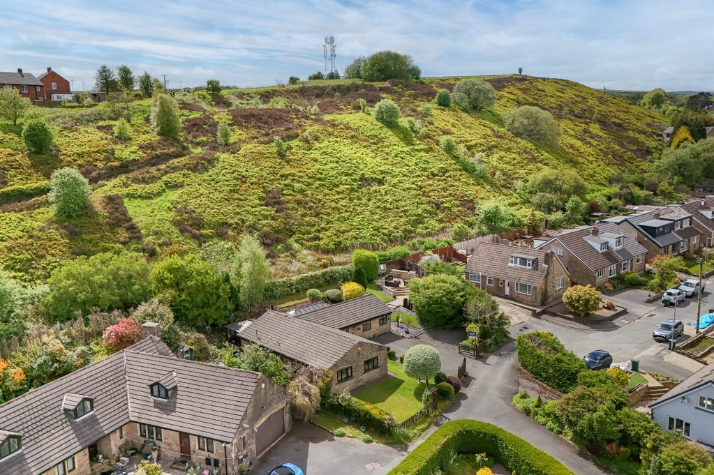 Ogden Crescent, Denholme, Bradford, West Yorkshire, BD13, photo 43