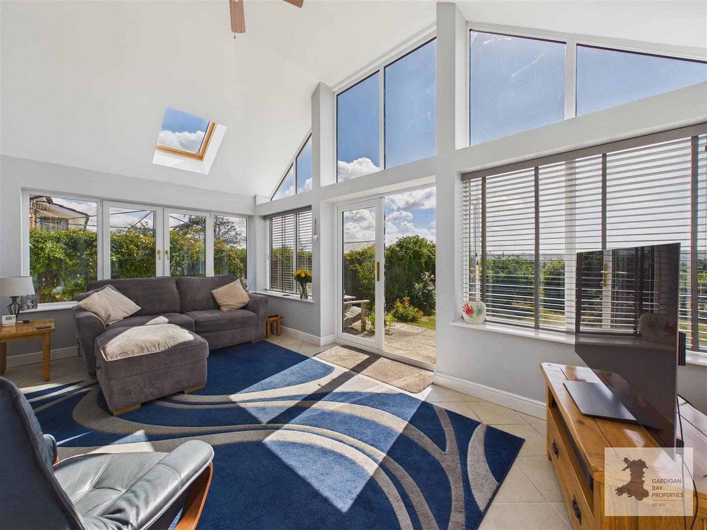Caemorgan Road, Cardigan, photo 14