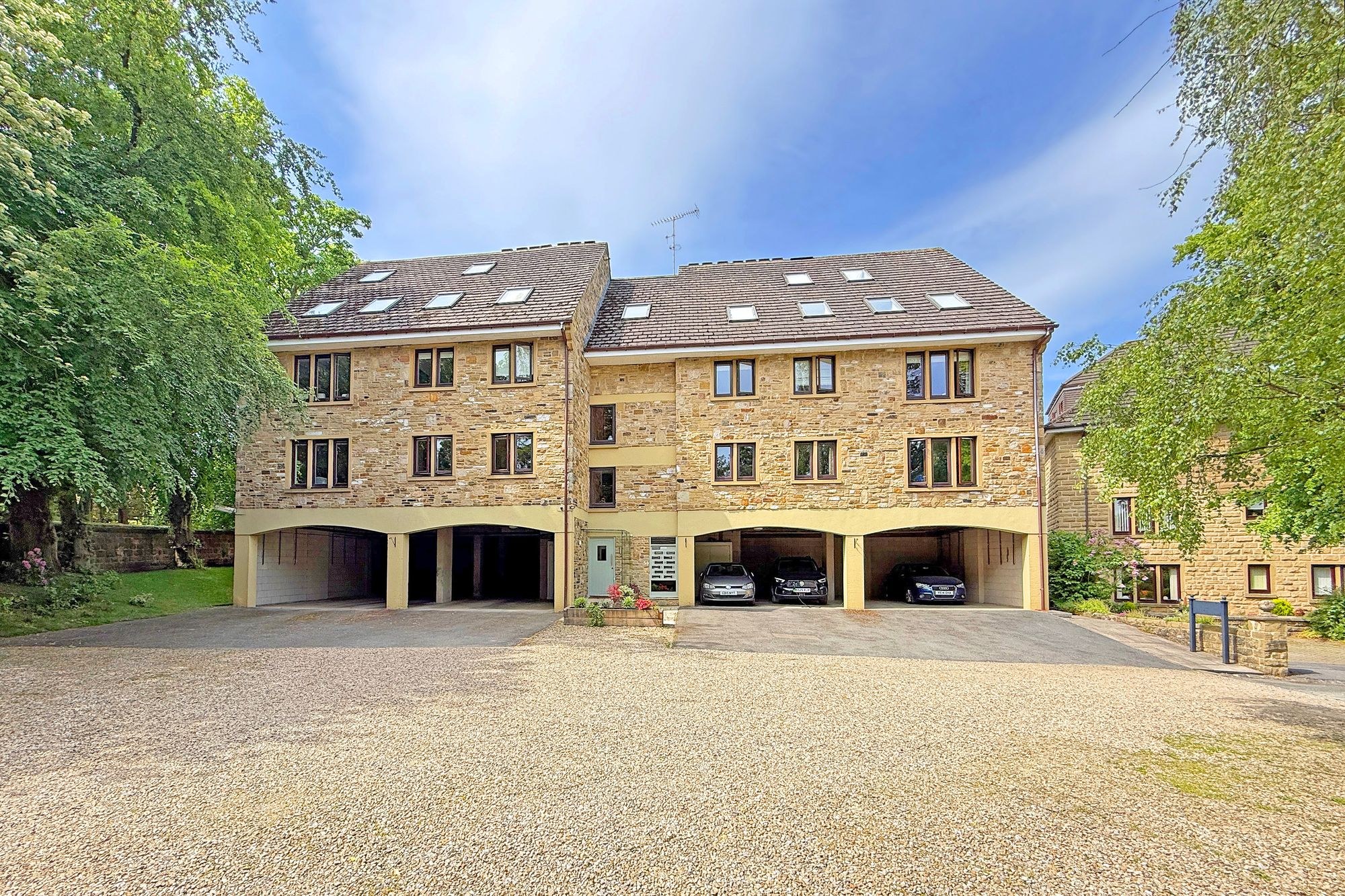 3 bed home for sale in Ashdale Court Harlow Manor Park, Harrogate