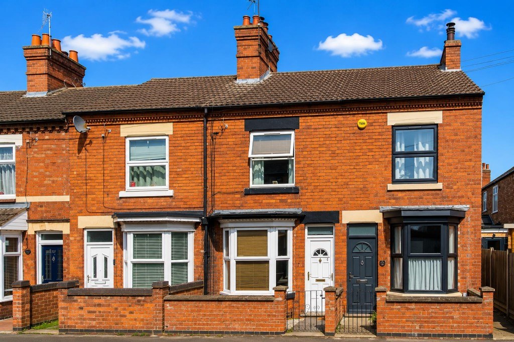 3 bed House - Mid Terrace For Sale Logan Street