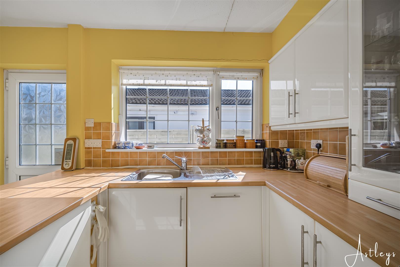 Long Acre Court, Bishopston, Swansea, photo 10