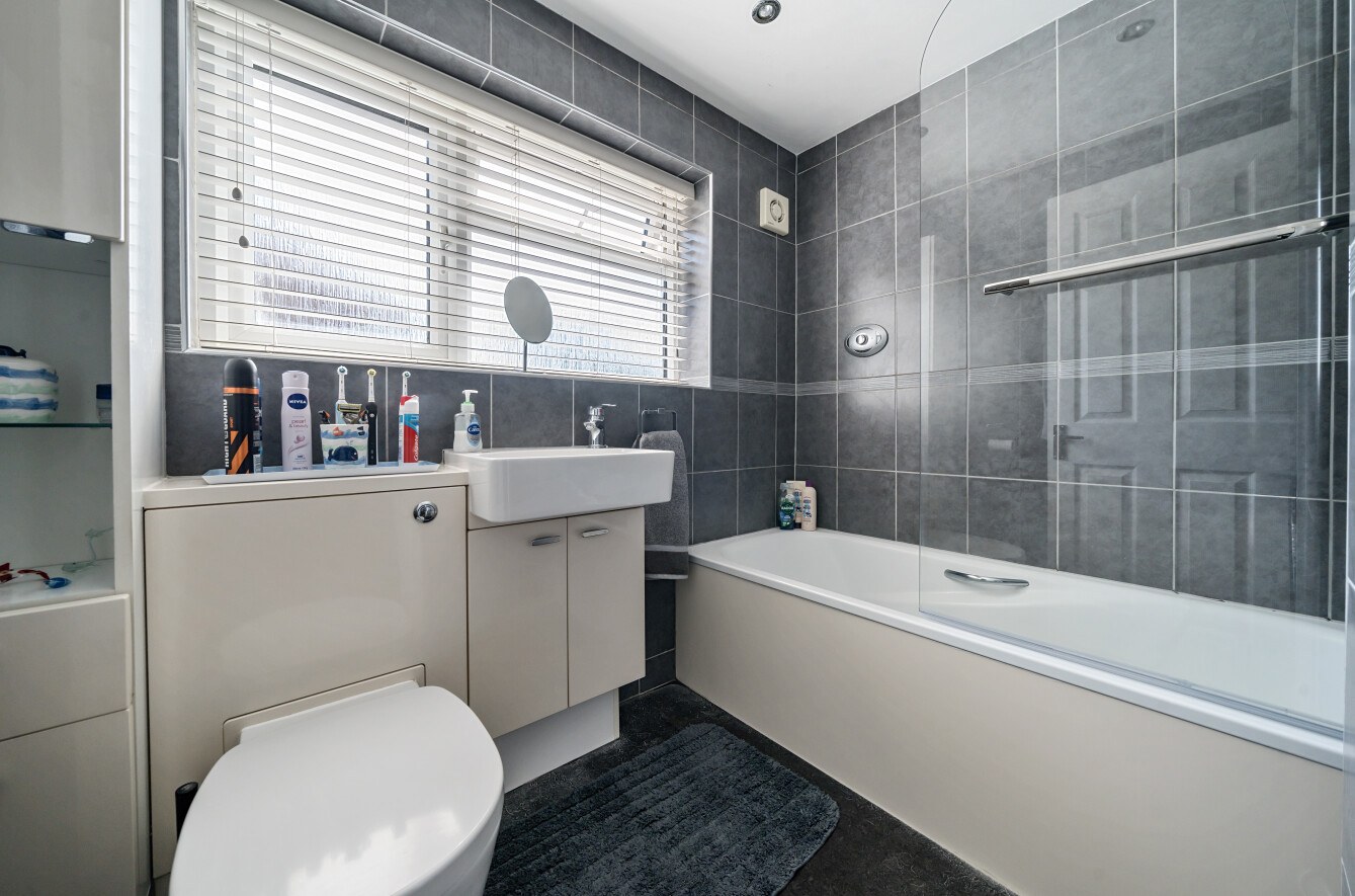 Great Goodwin Drive, Guildford, Surrey, GU1, photo 8