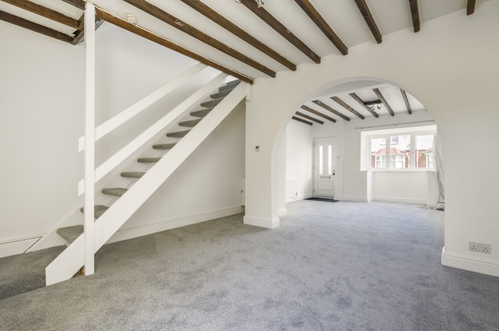 2 Bedroom House - Ferndale Road, Swindon, SN2, photo 9