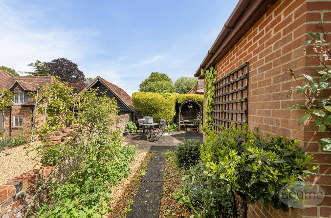Church Street, Crondall, Farnham, Hampshire, GU10, photo 9