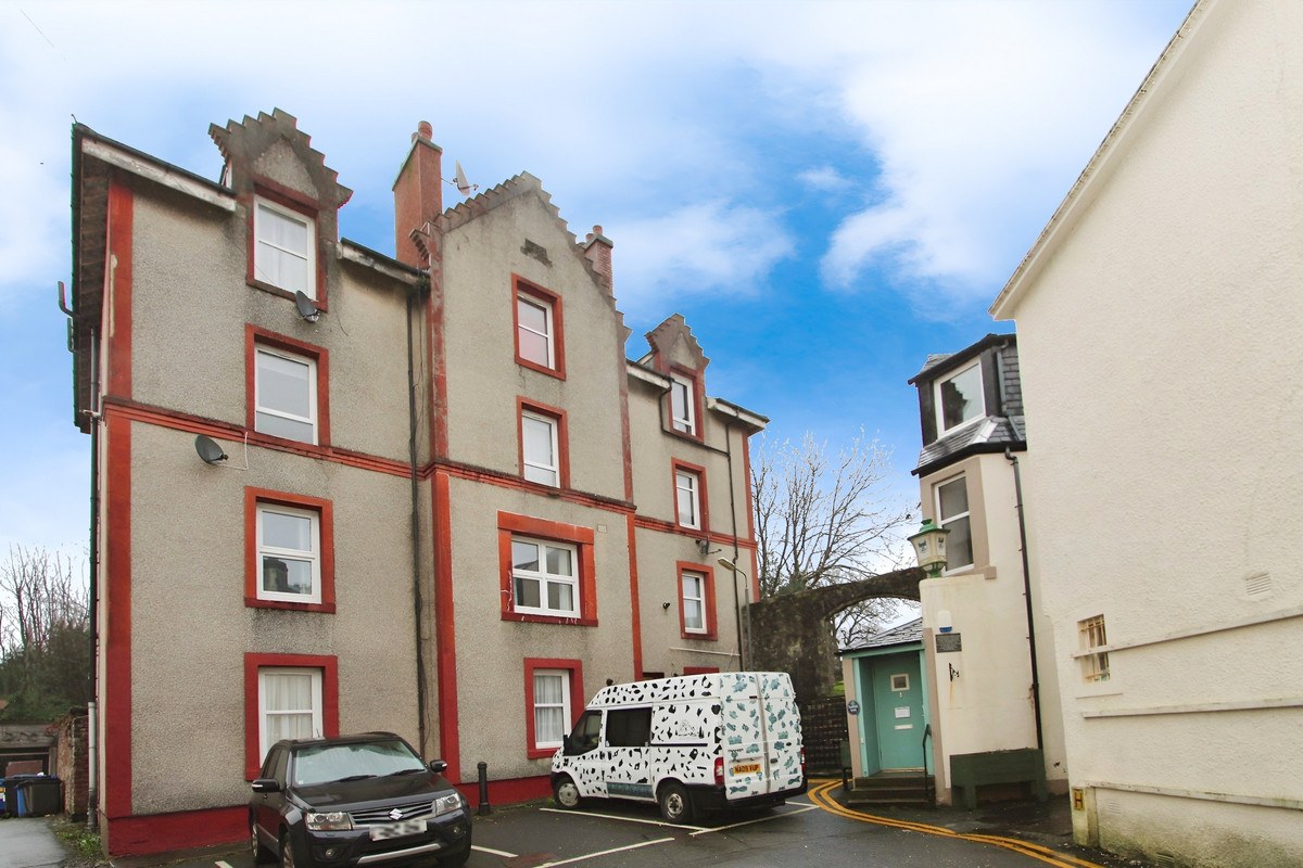 Manse Court