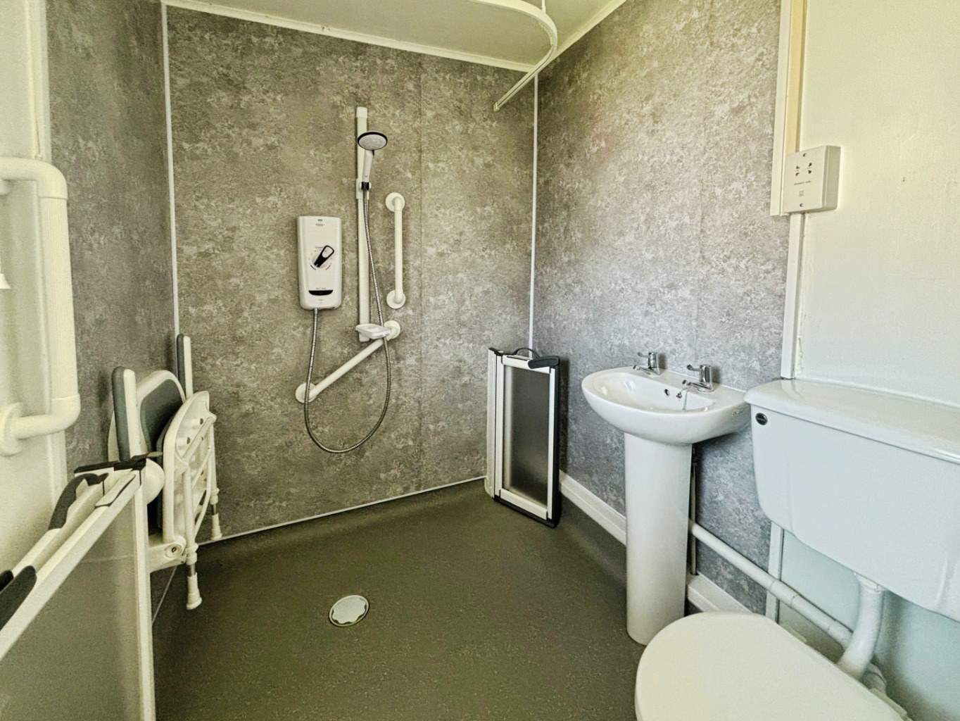 The Lizard, One bed bungalow with no chain, photo 7