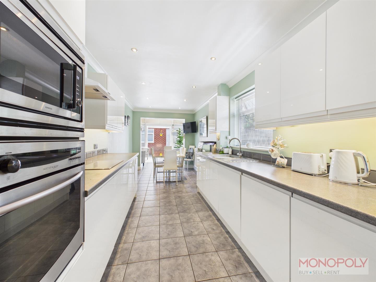 Ffordd Morgan Llwyd, Wrexham, LL12, photo 2