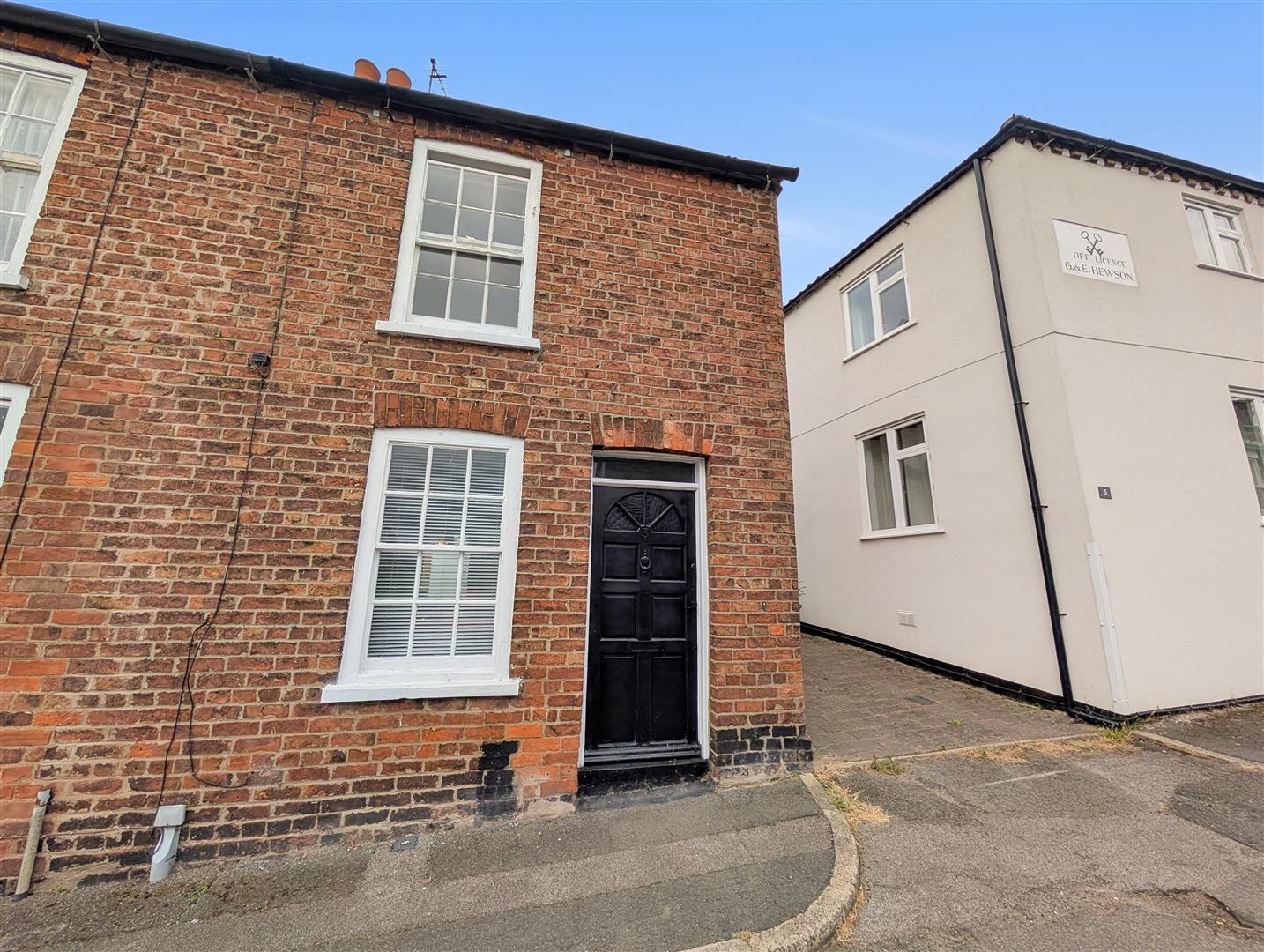 house - semi-detached for rent in Louth