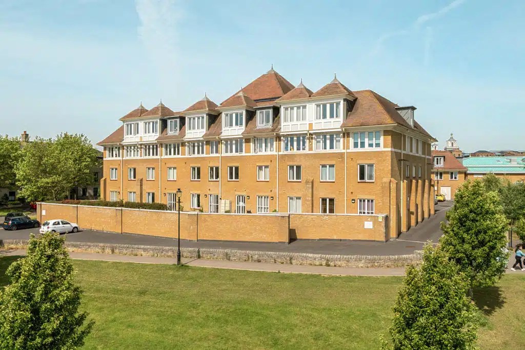 Peverell Avenue East